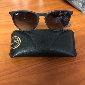 Women’s black Erika Classic Ray-Ban Sunglasses